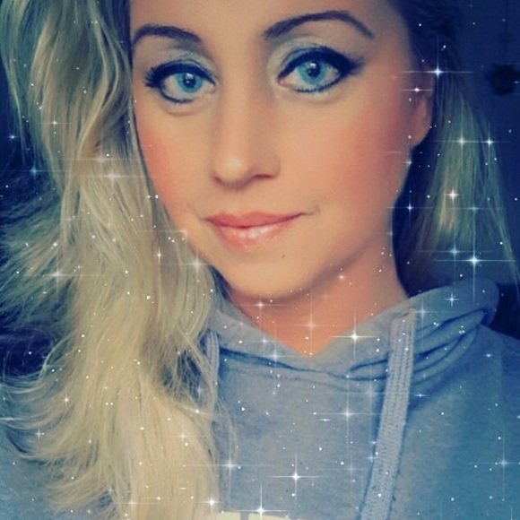 Meet your Posher, Melissa - Picture 3 of 3